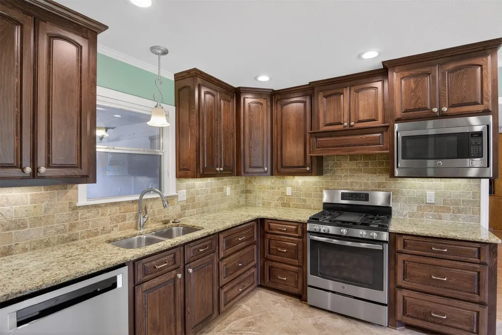 1924 Venus Drive Bossier City LA 71112