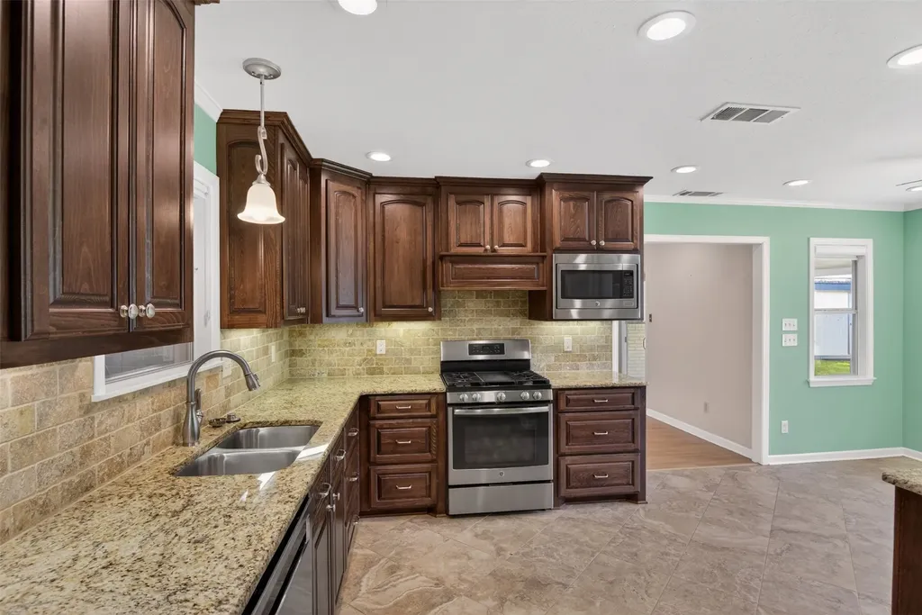 1924 Venus Drive Bossier City LA 71112