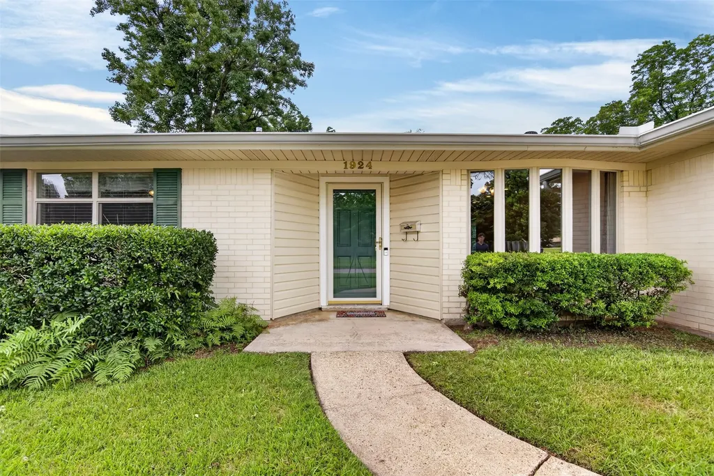 1924 Venus Drive Bossier City LA 71112