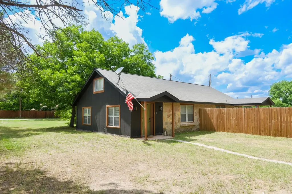 6728 County Road 120 Clyde TX 79510