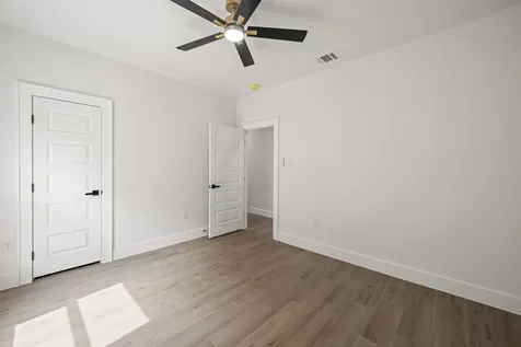 1004 W Broadus Avenue Fort Worth TX 76115