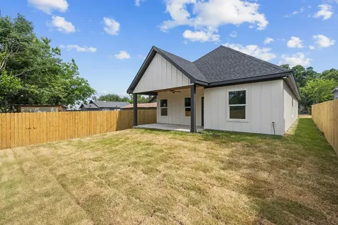 1004 W Broadus Avenue Fort Worth TX 76115