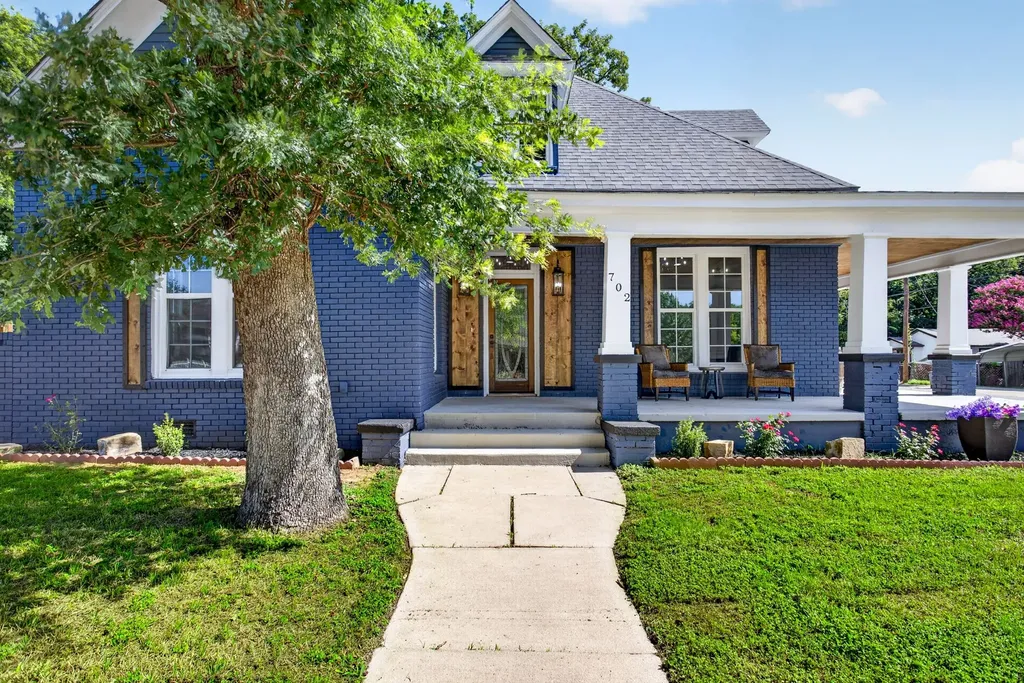 702 W Spring Street Weatherford TX 76086