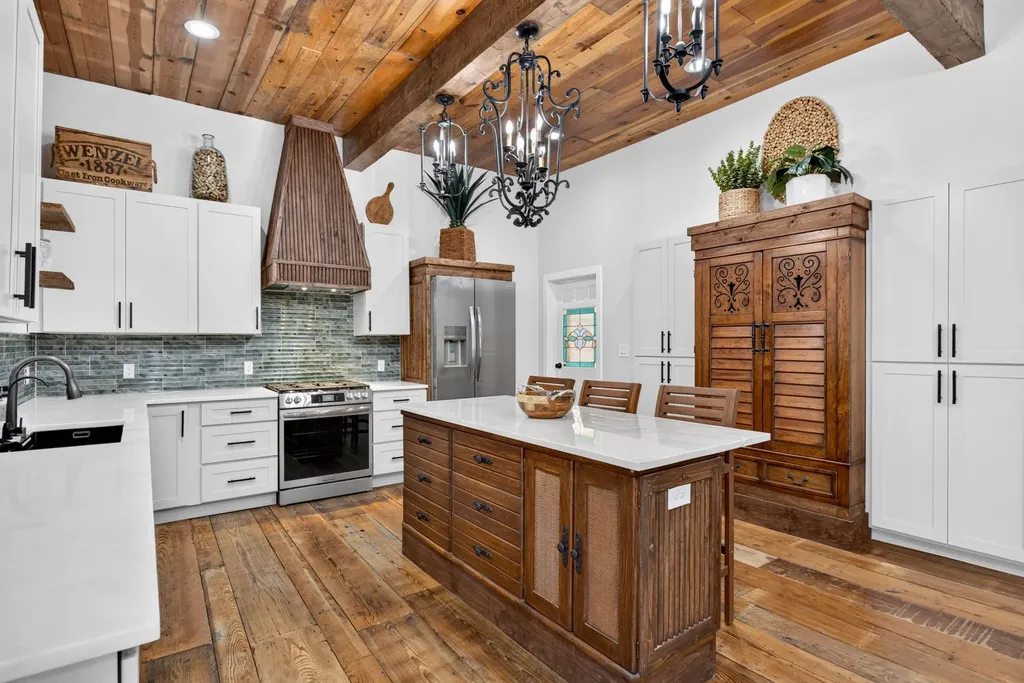 702 W Spring Street Weatherford TX 76086