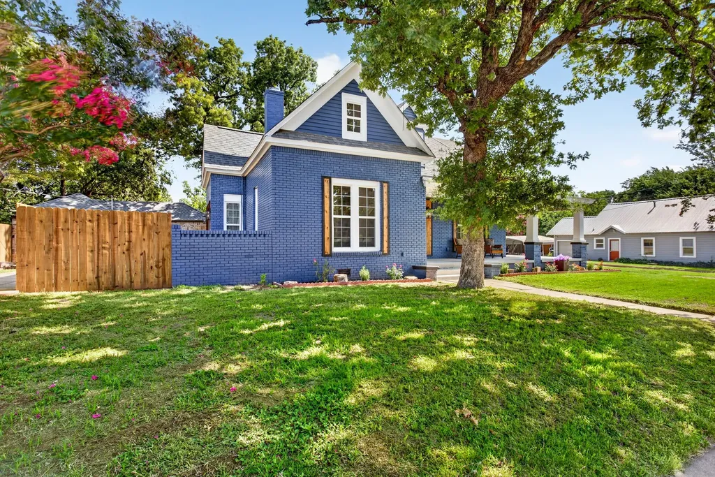 702 W Spring Street Weatherford TX 76086