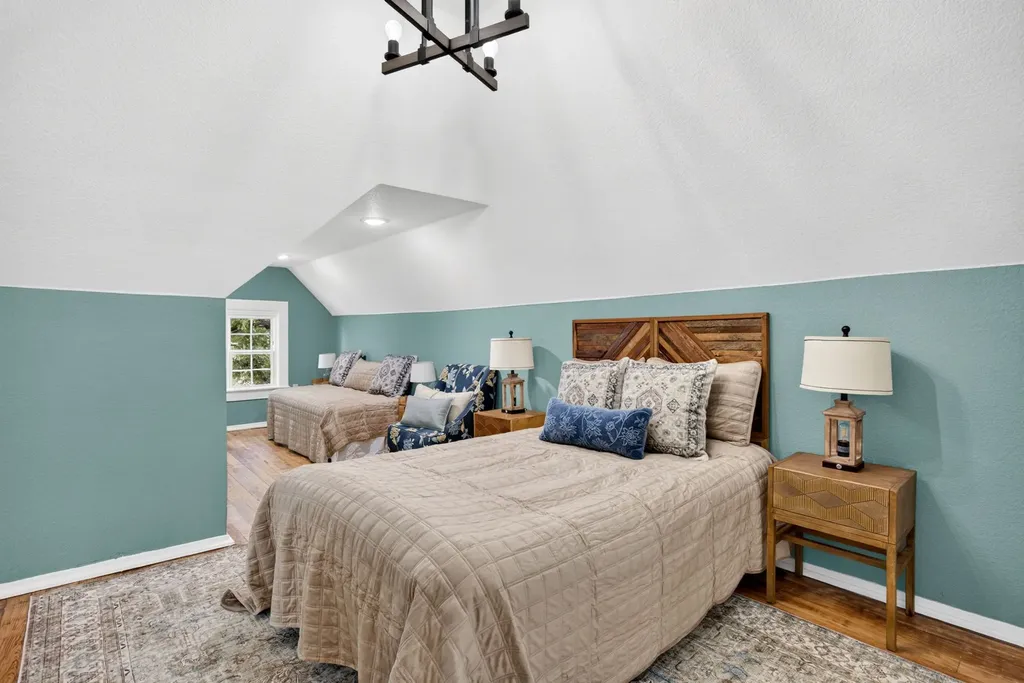 702 W Spring Street Weatherford TX 76086