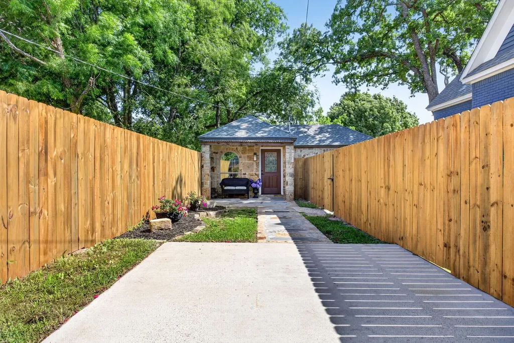 702 W Spring Street Weatherford TX 76086