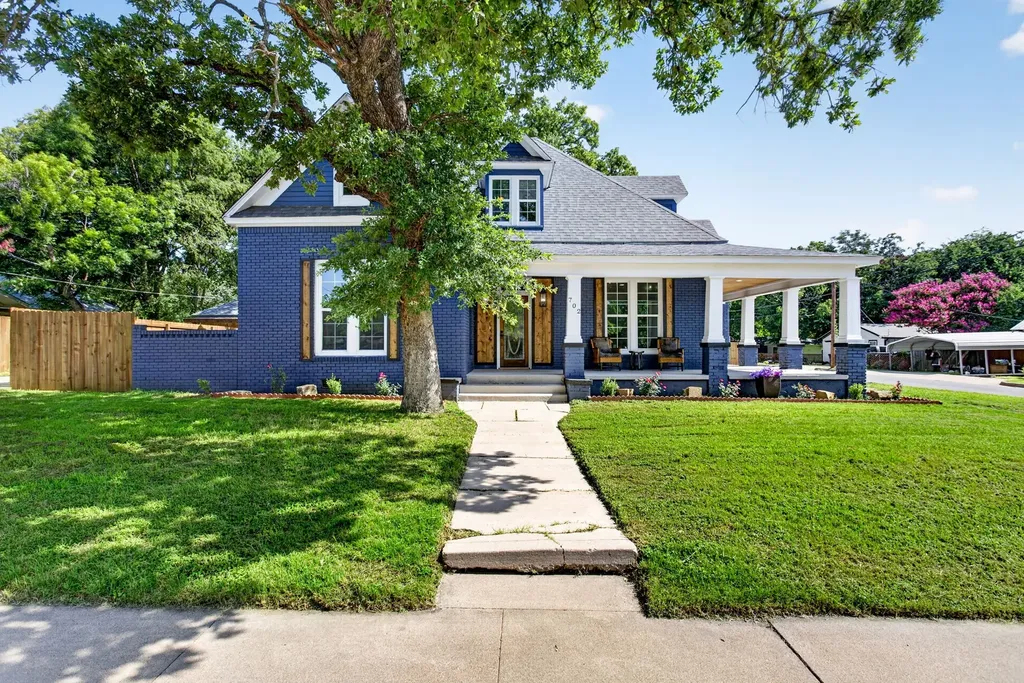702 W Spring Street Weatherford TX 76086