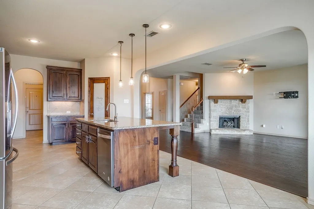 2101 Rosalinda Pass Fort Worth TX 76131