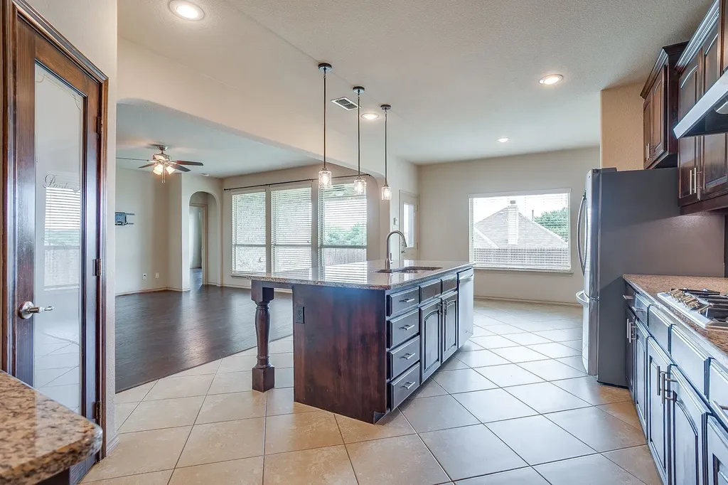 2101 Rosalinda Pass Fort Worth TX 76131