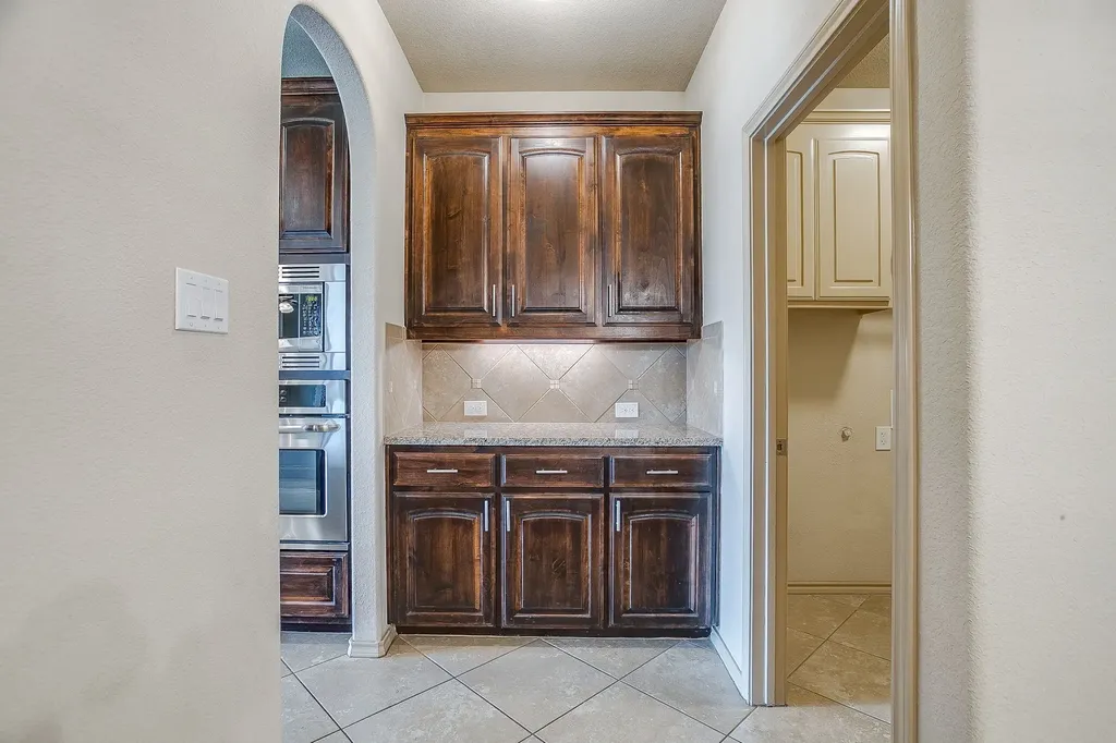 2101 Rosalinda Pass Fort Worth TX 76131