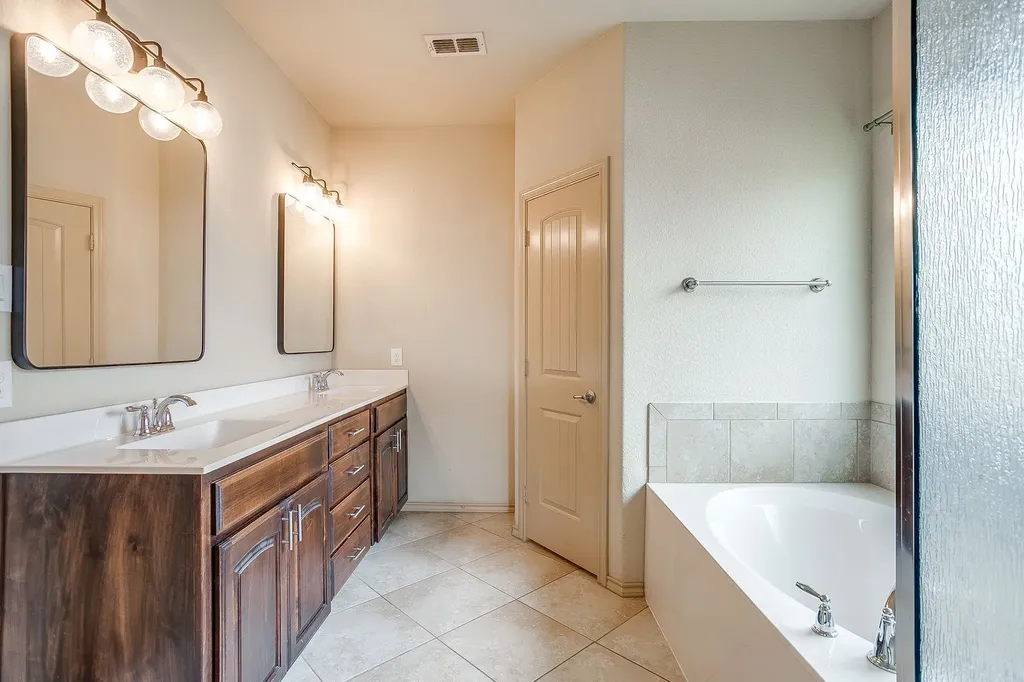 2101 Rosalinda Pass Fort Worth TX 76131