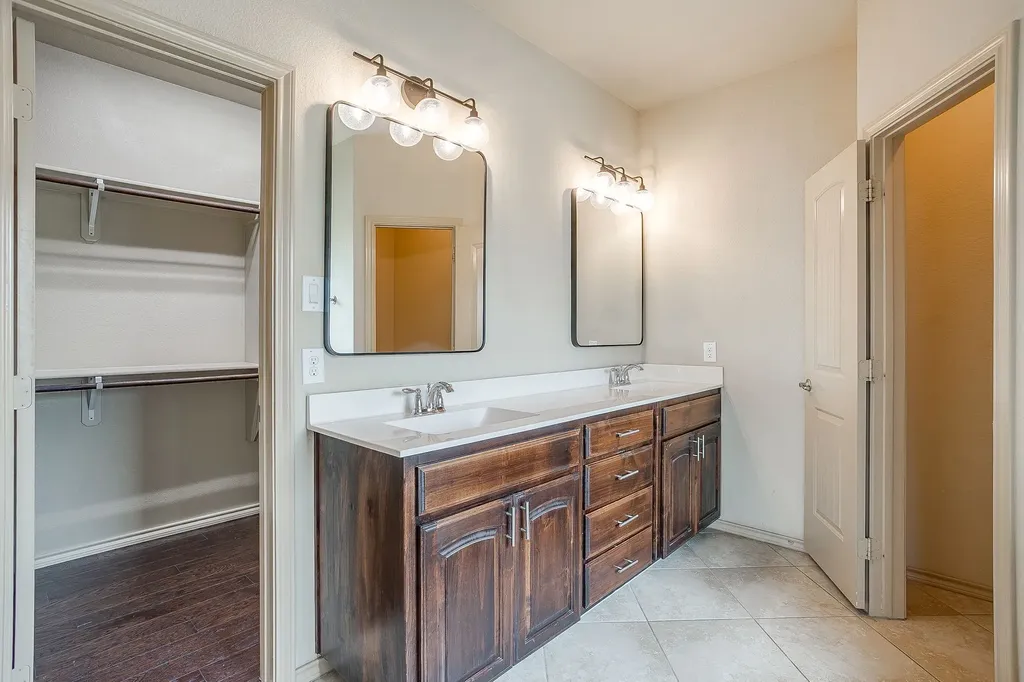 2101 Rosalinda Pass Fort Worth TX 76131