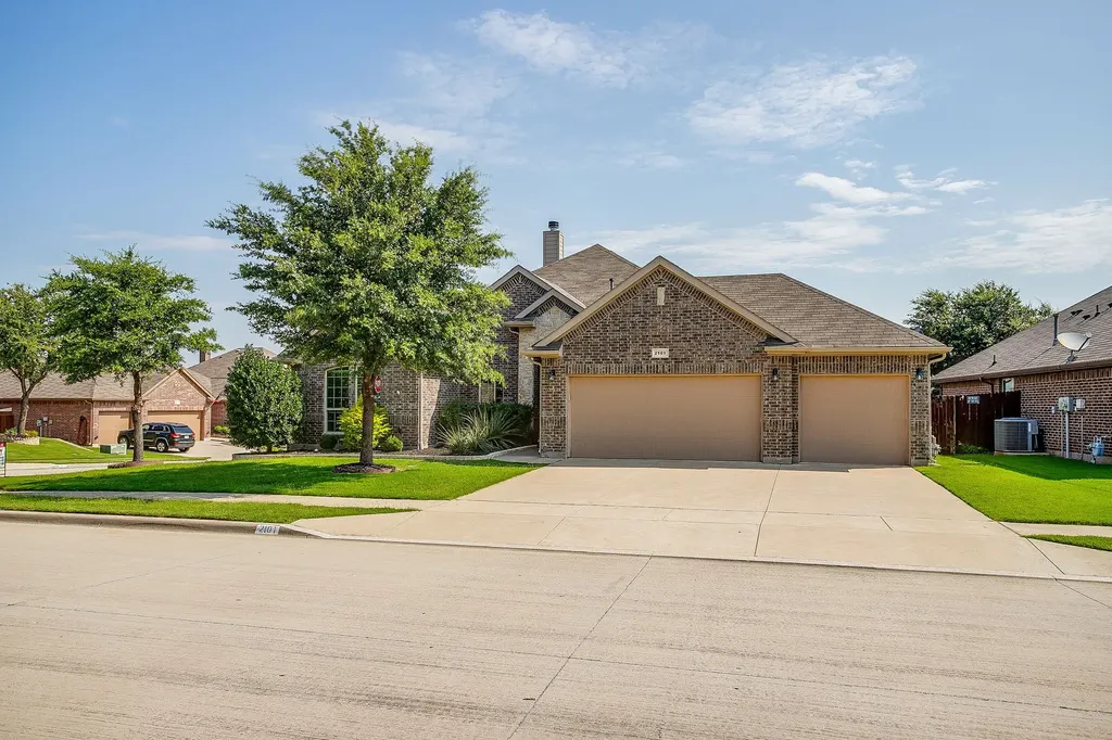 2101 Rosalinda Pass Fort Worth TX 76131