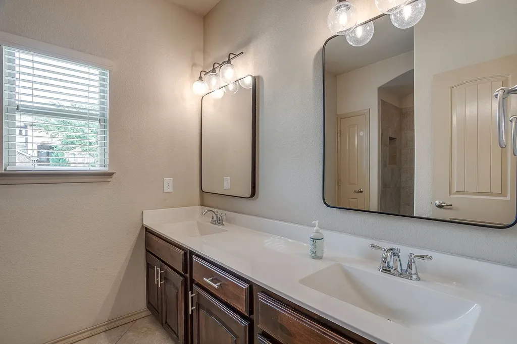 2101 Rosalinda Pass Fort Worth TX 76131