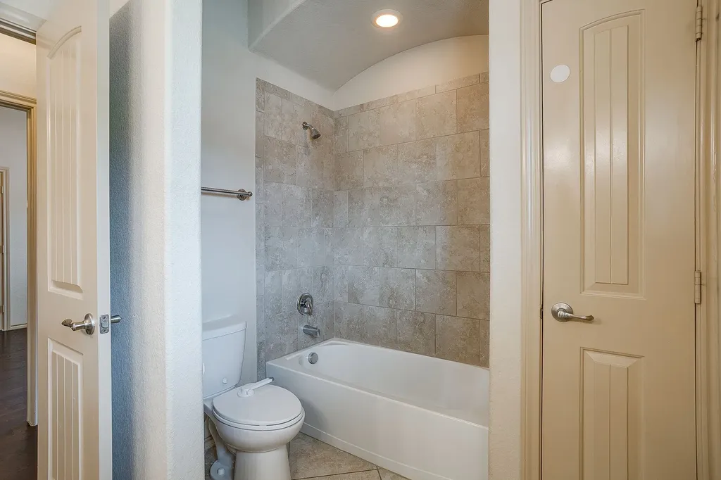2101 Rosalinda Pass Fort Worth TX 76131