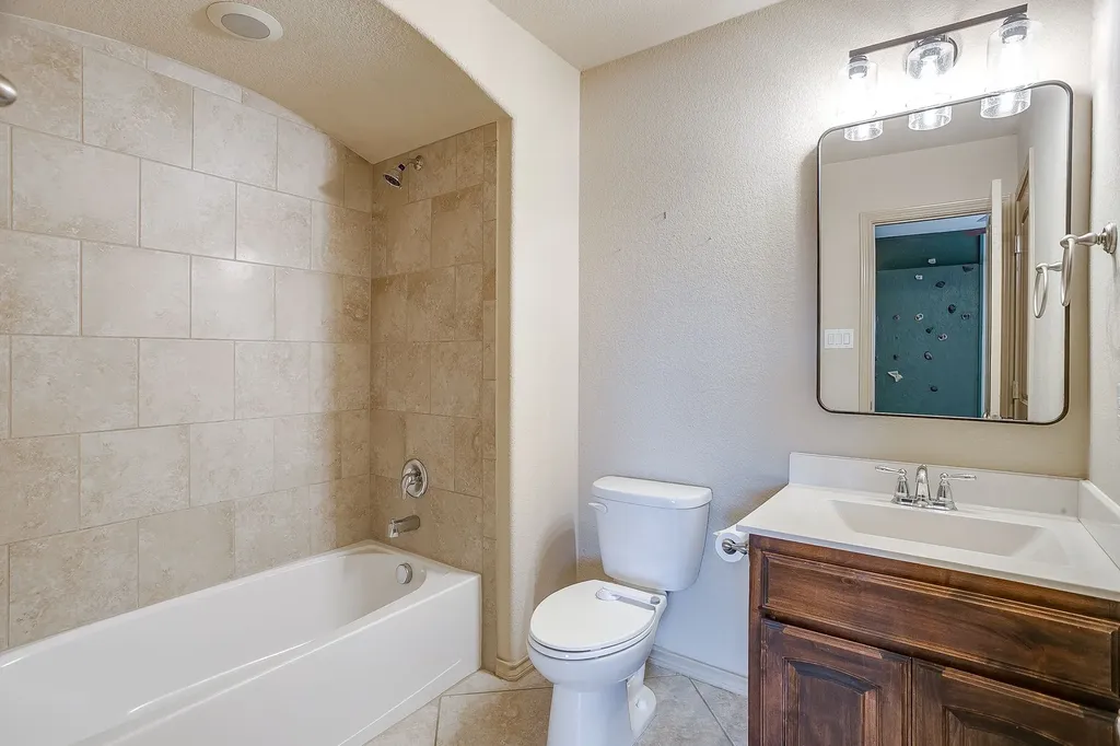 2101 Rosalinda Pass Fort Worth TX 76131