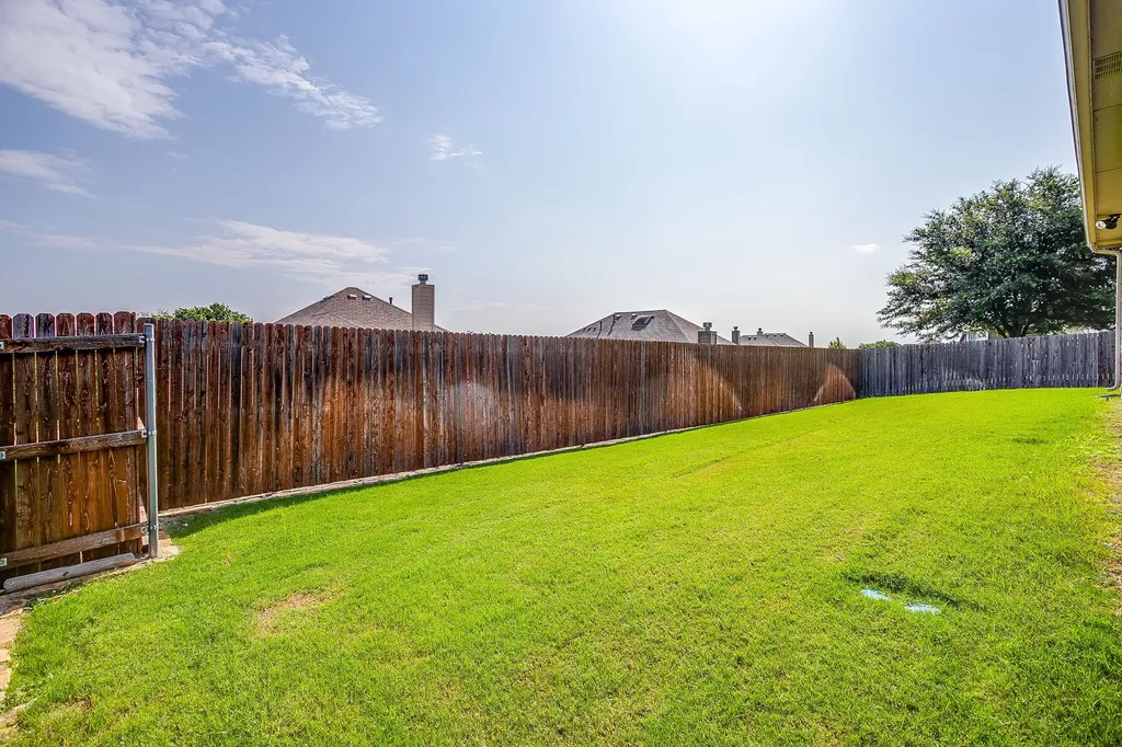 2101 Rosalinda Pass Fort Worth TX 76131