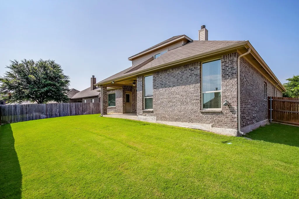 2101 Rosalinda Pass Fort Worth TX 76131