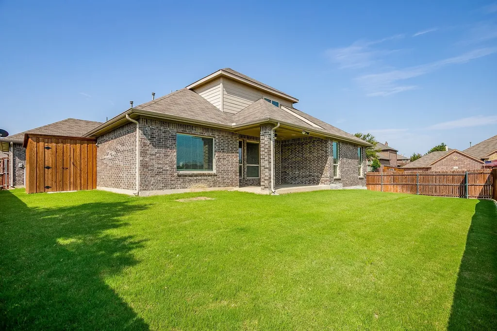 2101 Rosalinda Pass Fort Worth TX 76131