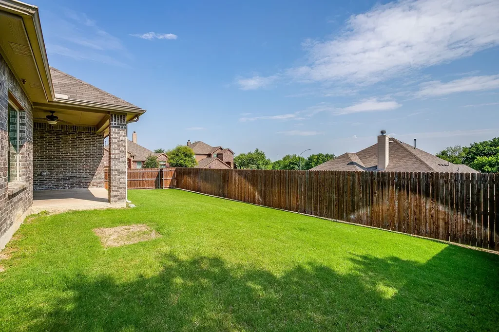 2101 Rosalinda Pass Fort Worth TX 76131
