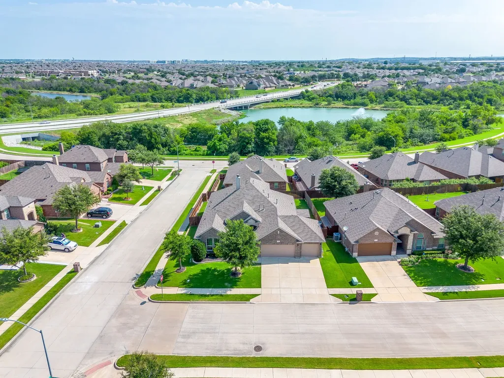 2101 Rosalinda Pass Fort Worth TX 76131