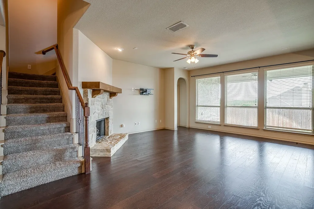 2101 Rosalinda Pass Fort Worth TX 76131