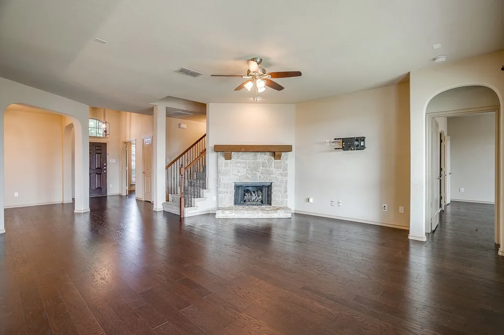 2101 Rosalinda Pass Fort Worth TX 76131