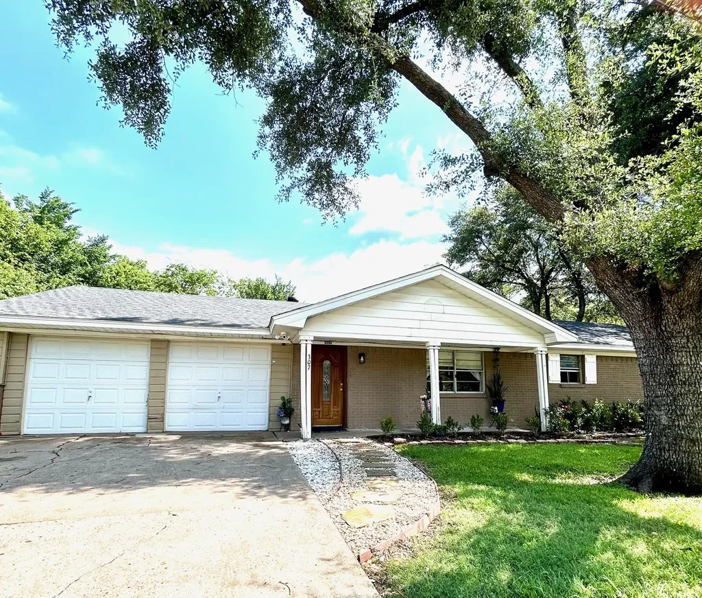 307 E 5th Street Kaufman TX 75142