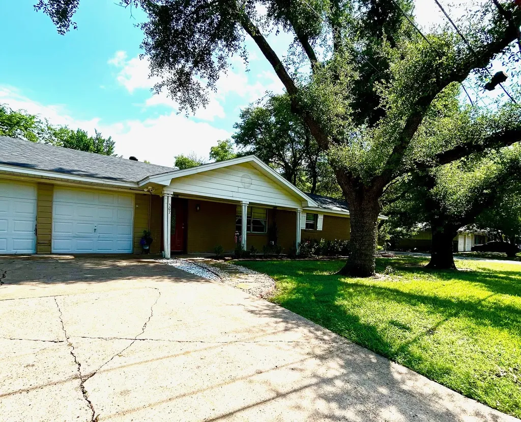 307 E 5th Street Kaufman TX 75142