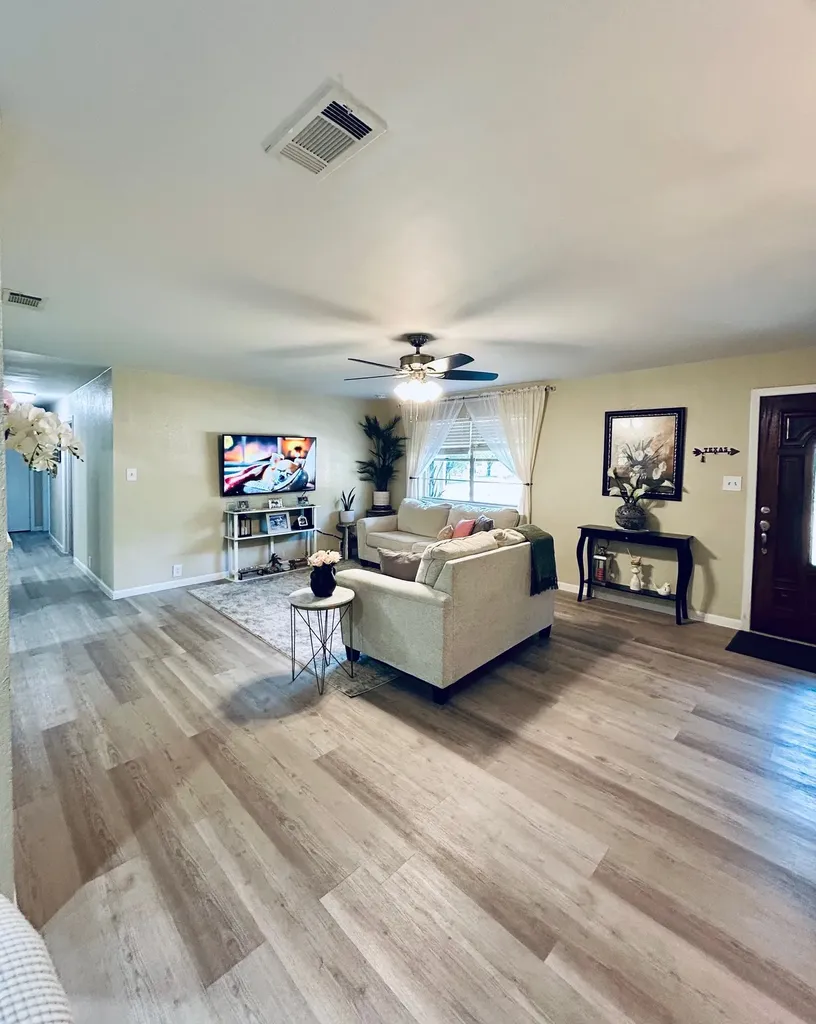 307 E 5th Street Kaufman TX 75142