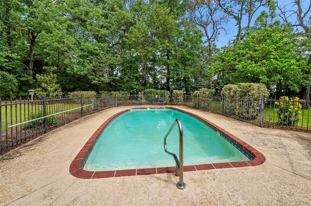 605 County Road 2310 Mineola TX 75773