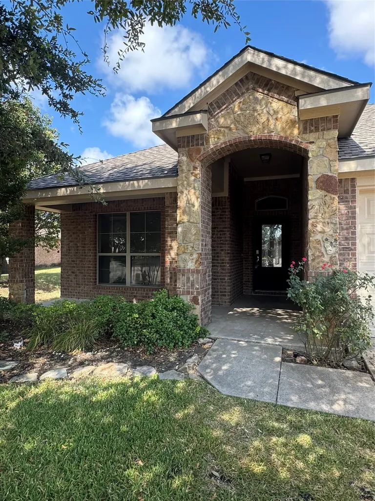 111 Valley Ranch Court Waxahachie TX 75165