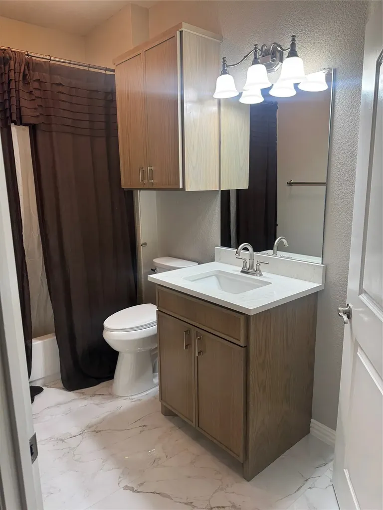 111 Valley Ranch Court Waxahachie TX 75165