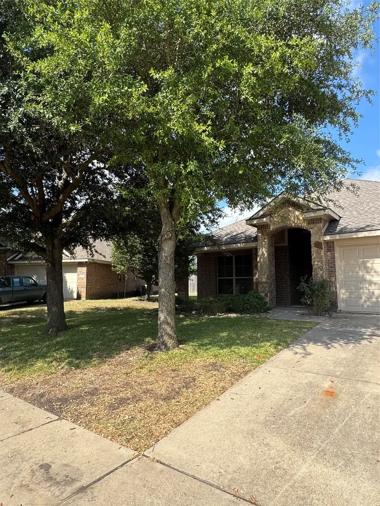 111 Valley Ranch Court Waxahachie TX 75165
