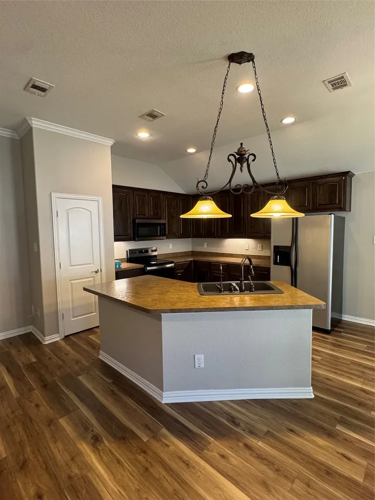 111 Valley Ranch Court Waxahachie TX 75165