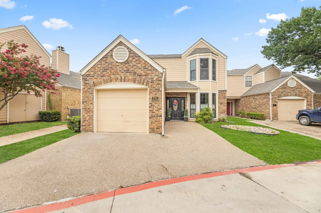 201 Cimarron Trail Irving TX 75063