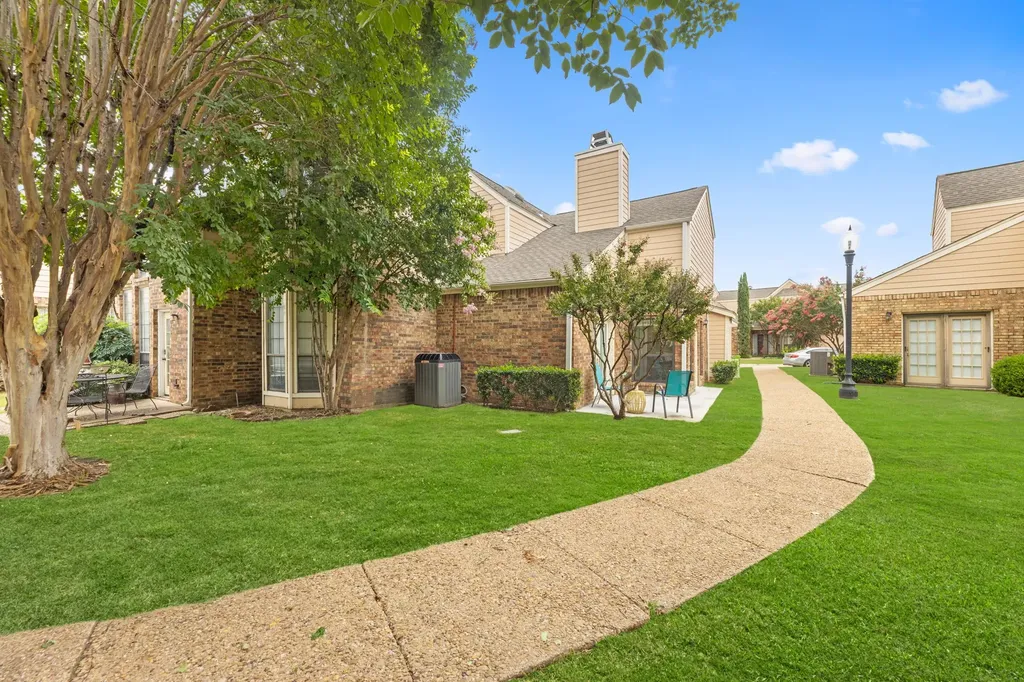 201 Cimarron Trail Irving TX 75063