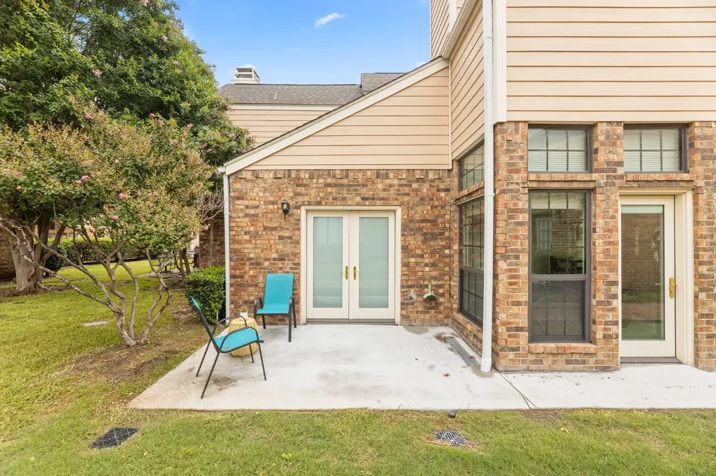 201 Cimarron Trail Irving TX 75063