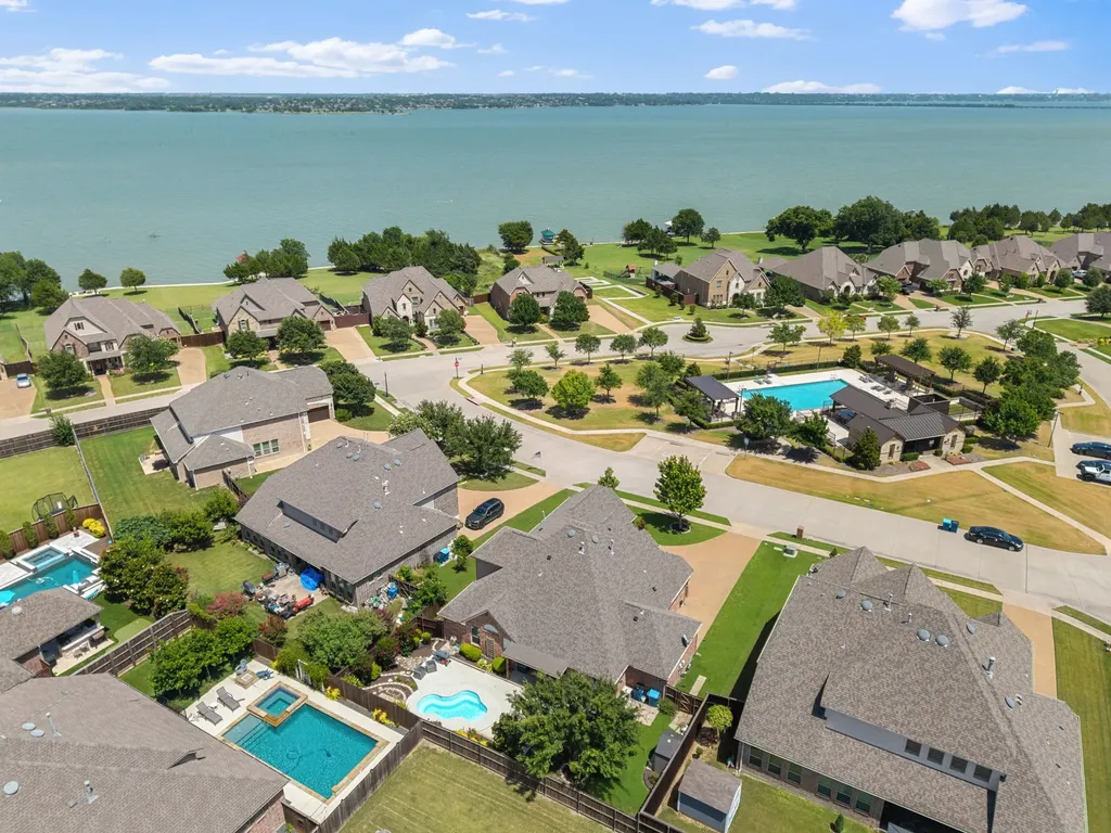 9902 Clubhouse Circle Rowlett TX 75089