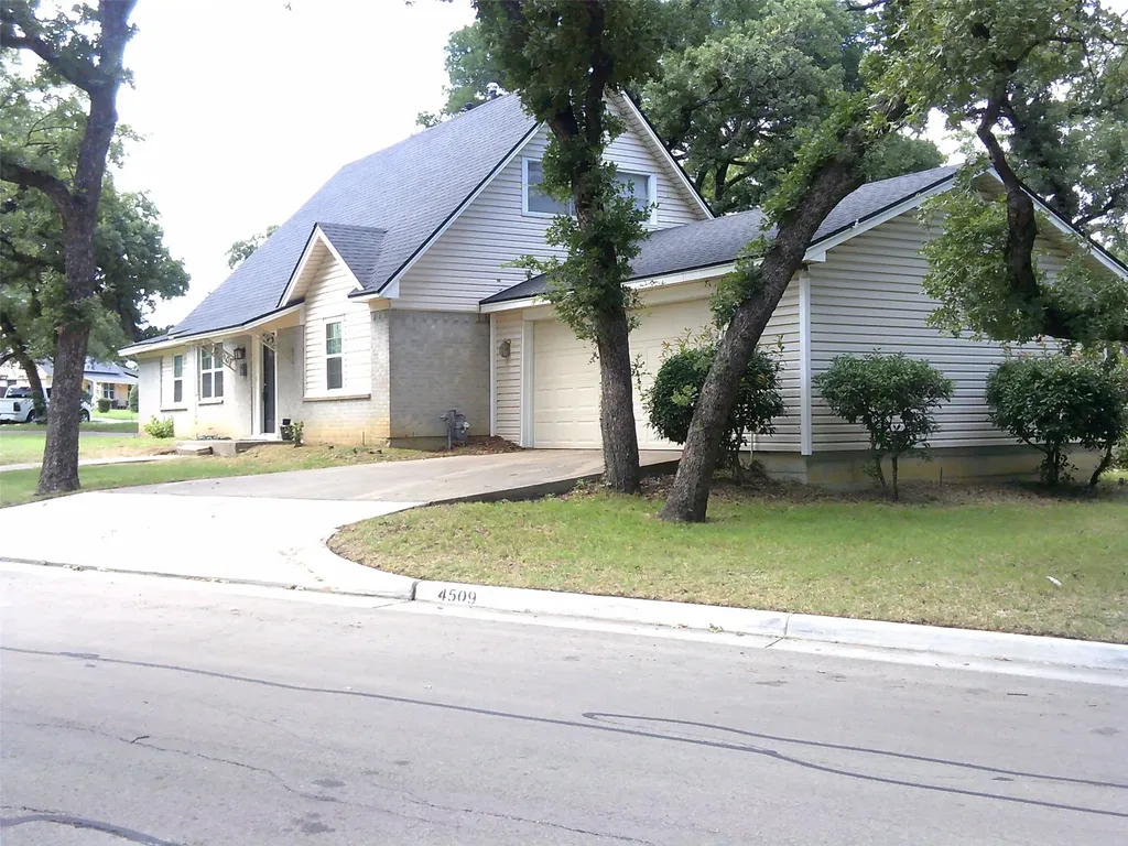 4509 Burke Road Fort Worth TX 76119