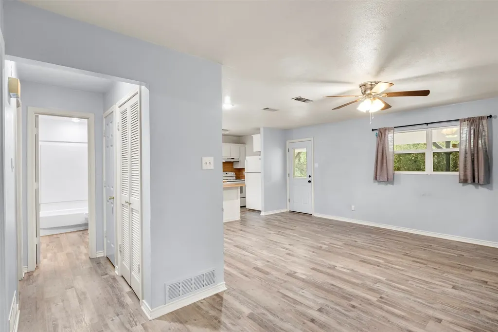 521 Hilltop Drive Tool TX 75143