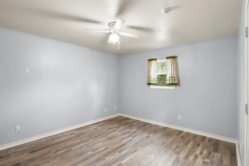 521 Hilltop Drive Tool TX 75143