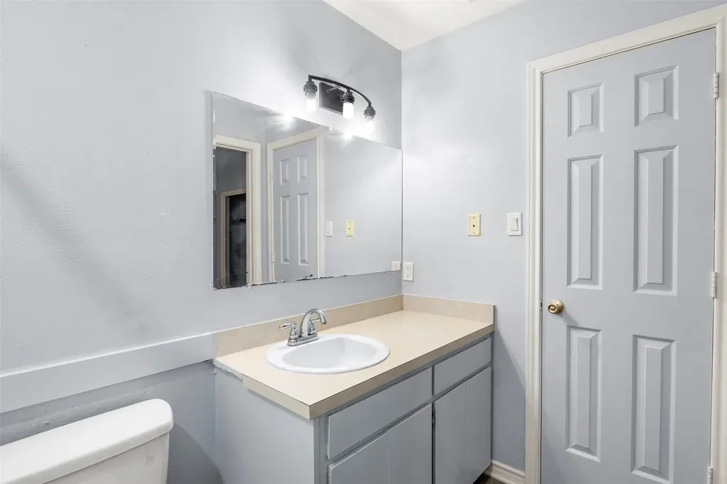 521 Hilltop Drive Tool TX 75143