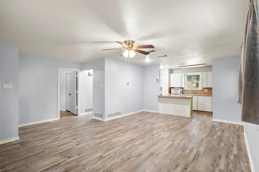 521 Hilltop Drive Tool TX 75143