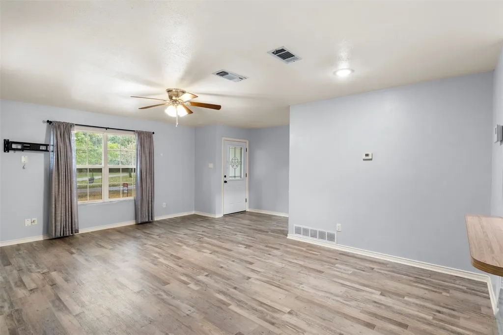521 Hilltop Drive Tool TX 75143