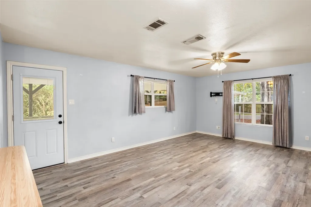 521 Hilltop Drive Tool TX 75143