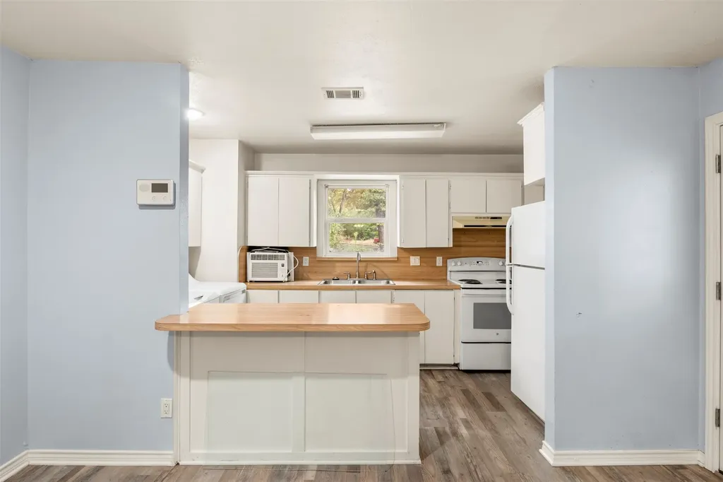 521 Hilltop Drive Tool TX 75143