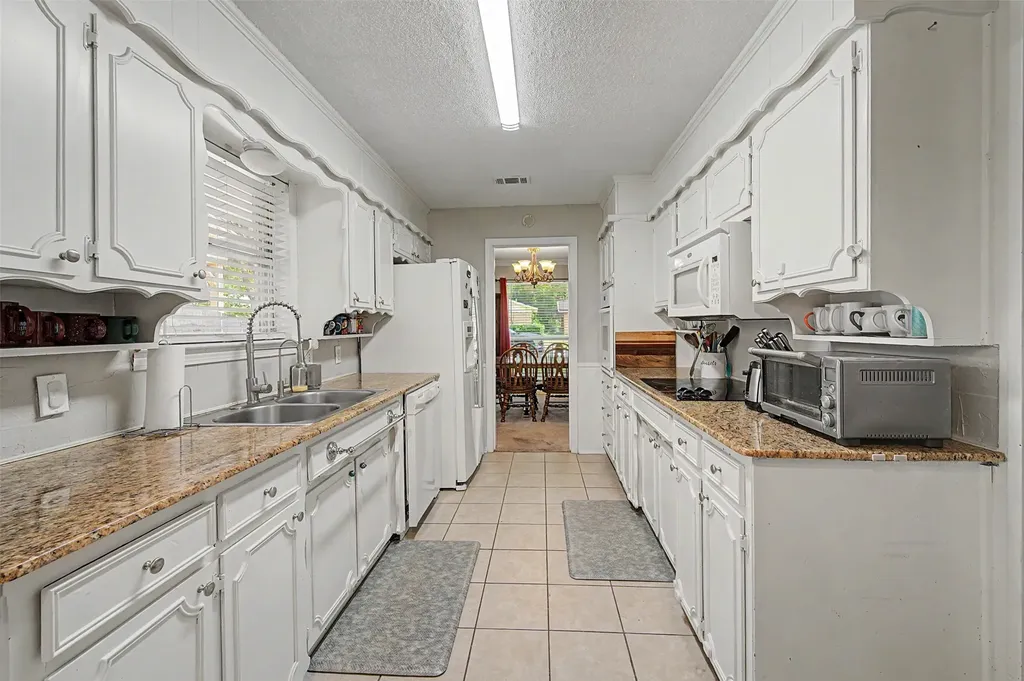 2009 Cliffside Drive Edgecliff Village TX 76134