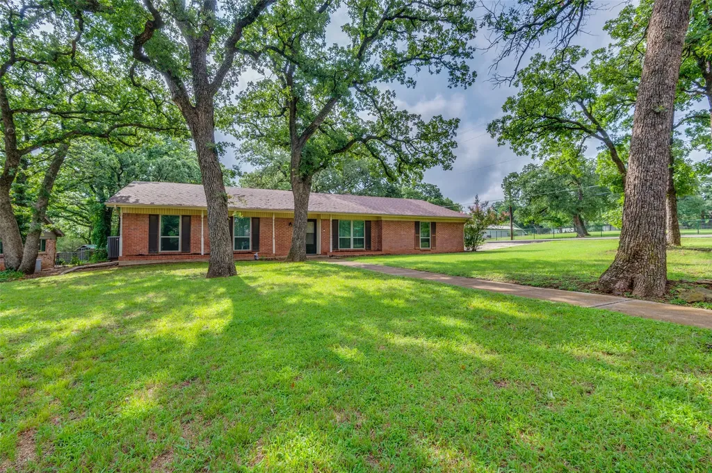 5500 Woodland Hills Drive Denton TX 76208